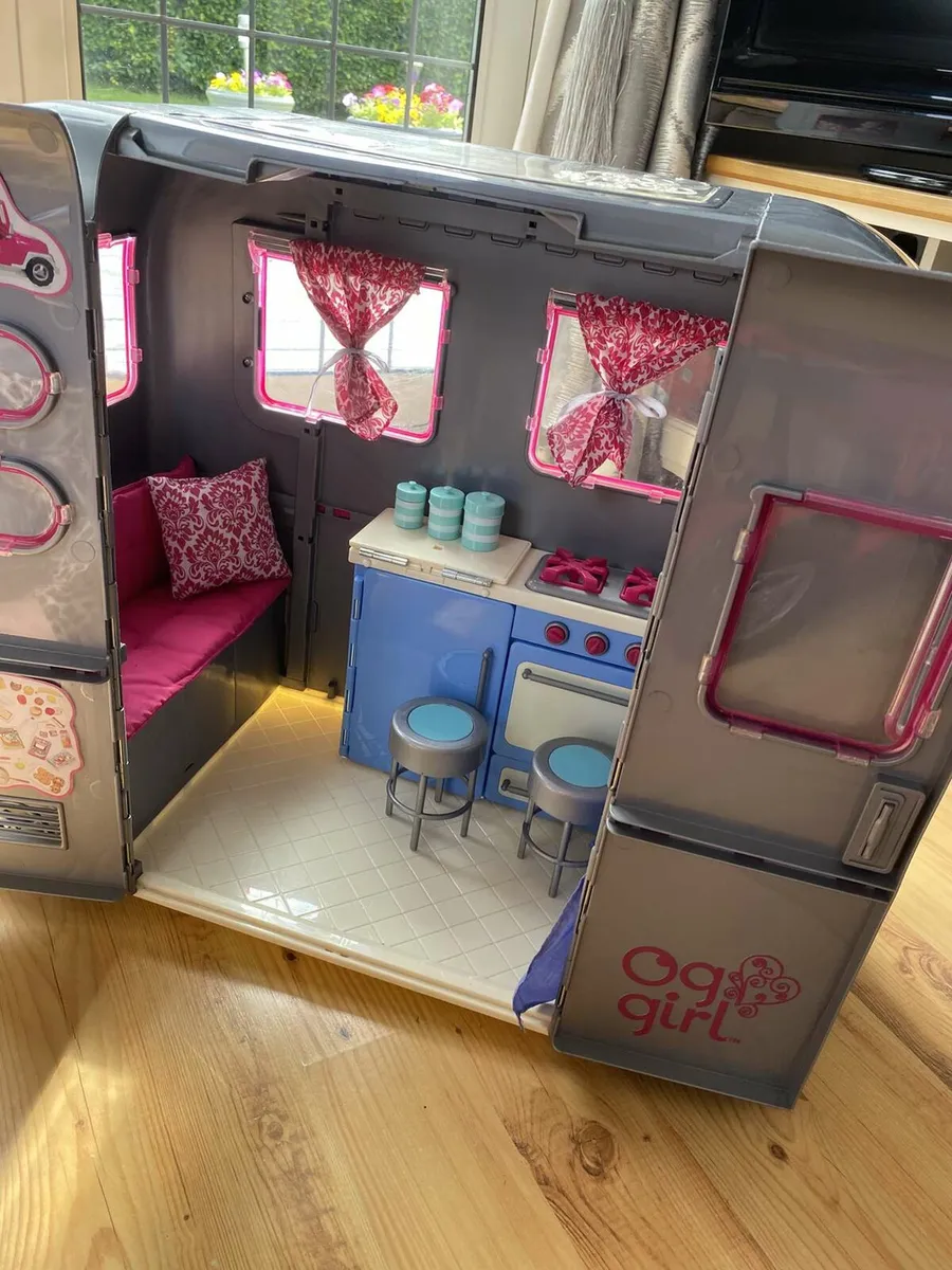 Generation dolls camper van - Image 1