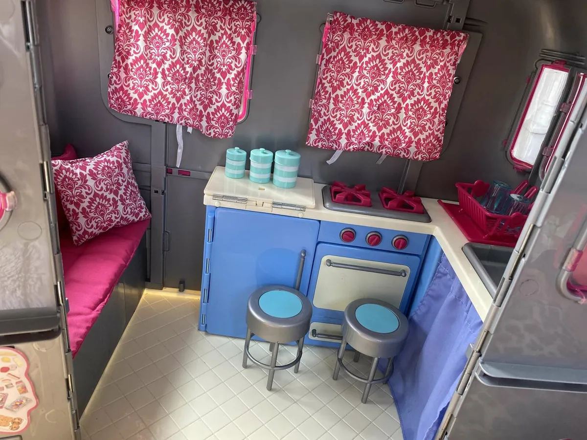 Generation dolls camper van - Image 3