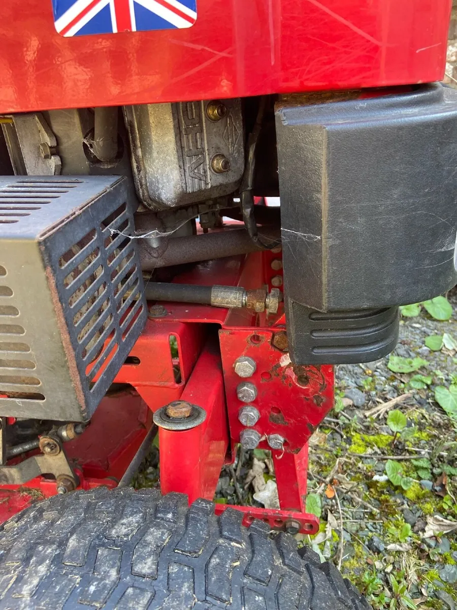 Tractor lawn mower - Image 1