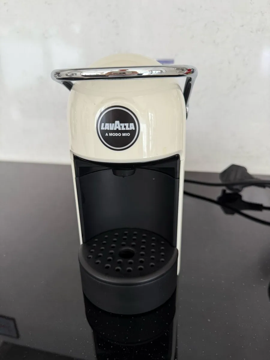 Lavazza A Modo Mio Coffee Machine - Image 1