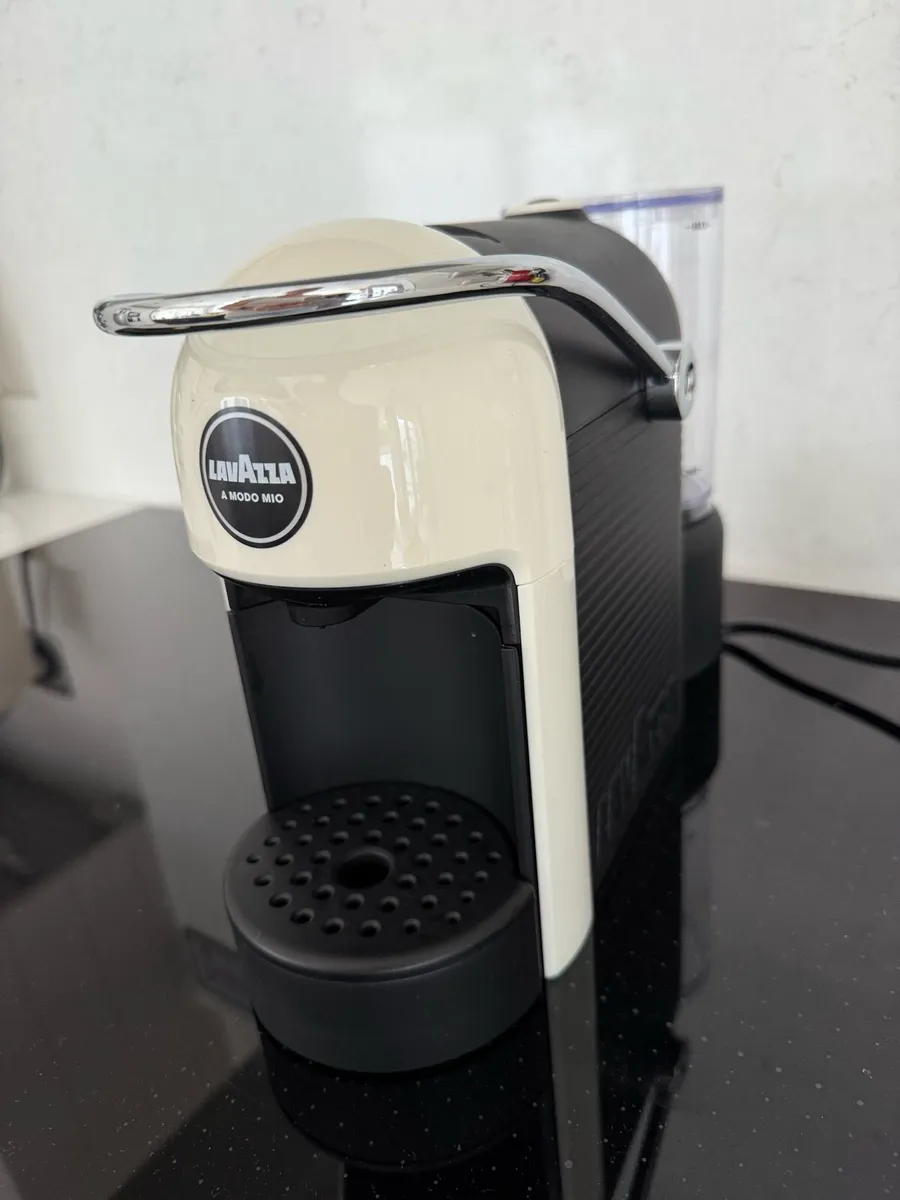 Lavazza A Modo Mio Coffee Machine - Image 2