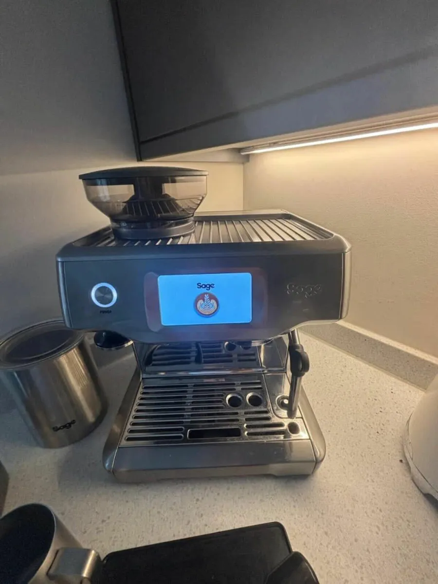 SageThe Barista Touch SES880BSS Coffee Machine - Image 1