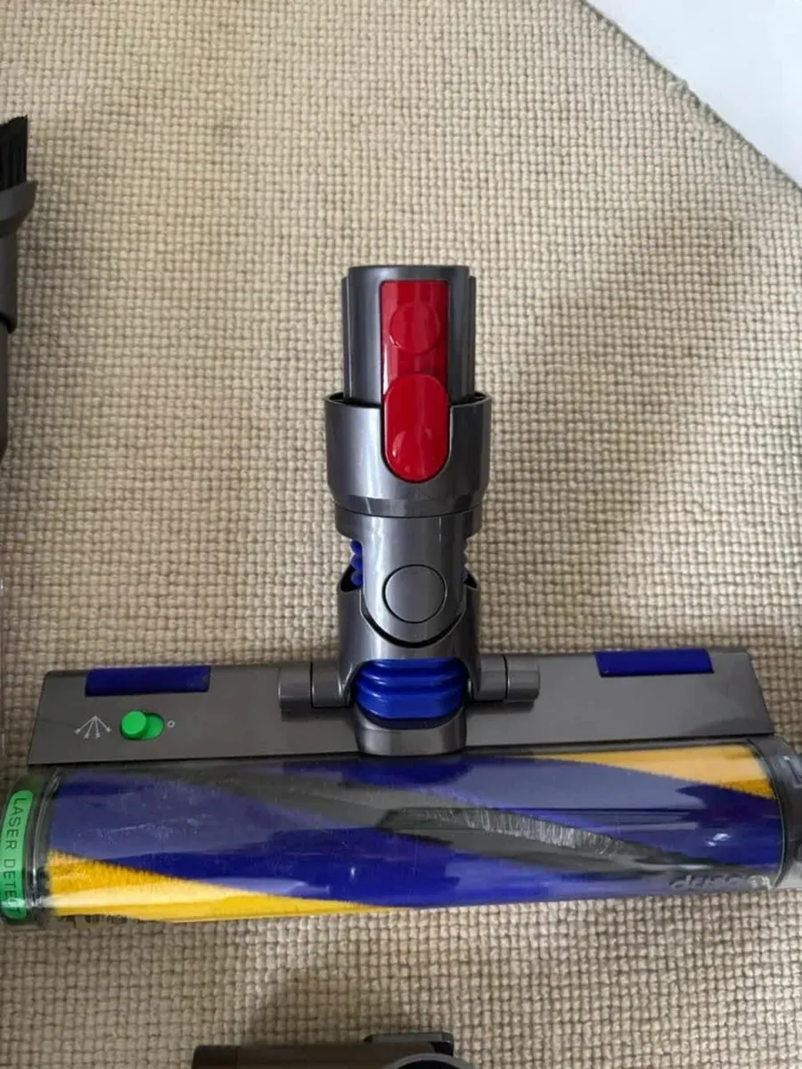Dyson V15 Detect™ Absolute Cordless Vacuum Cleaner - Image 2