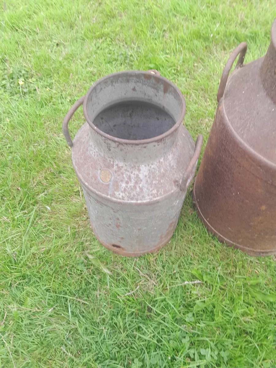 Two vintage steel milk cans - Image 4