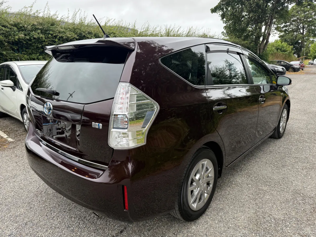 Toyota Prius 7 seats, 67800km!!! - Image 3