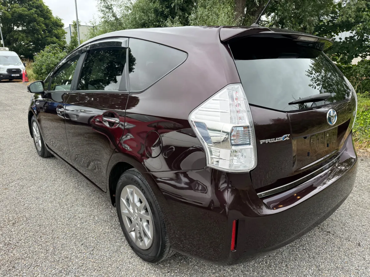 Toyota Prius 7 seats, 67800km!!! - Image 4