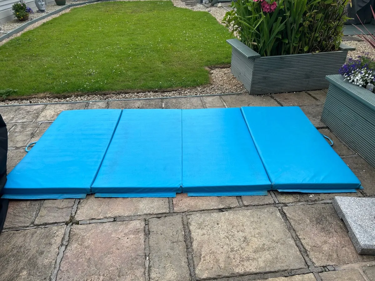 Gymnastics folding mat - Image 1