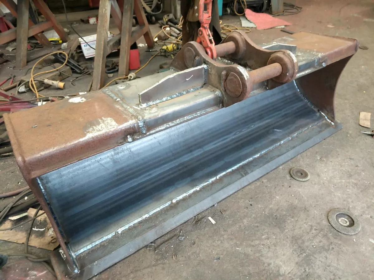 5 foot ditching bucket on 45mm pins - Image 1