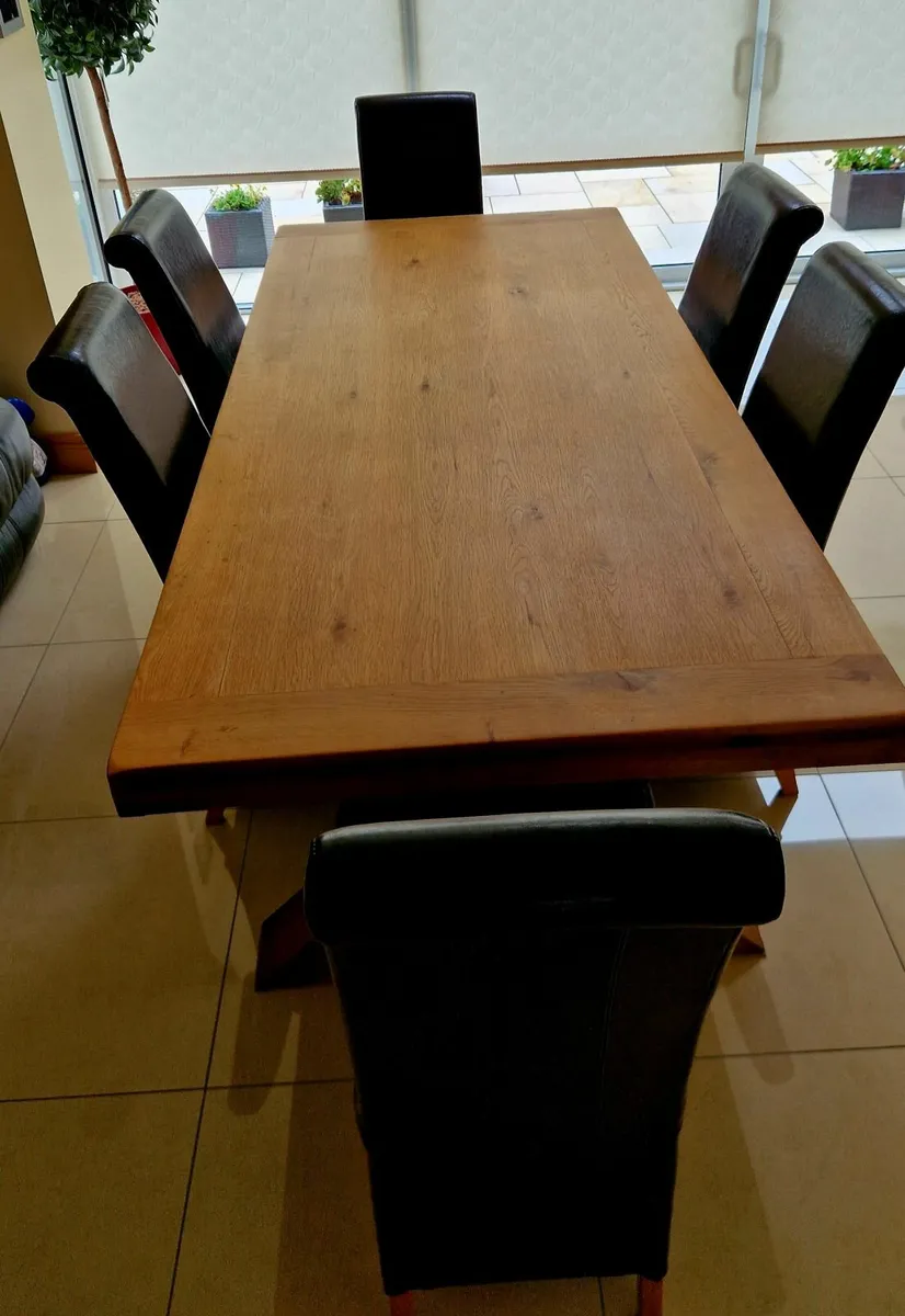 Oak Dining Table and 6 High Back Leather Chairs - Image 3