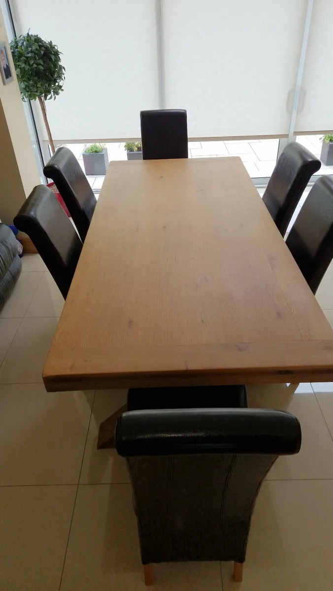 Oak Dining Table and 6 High Back Leather Chairs - Image 4