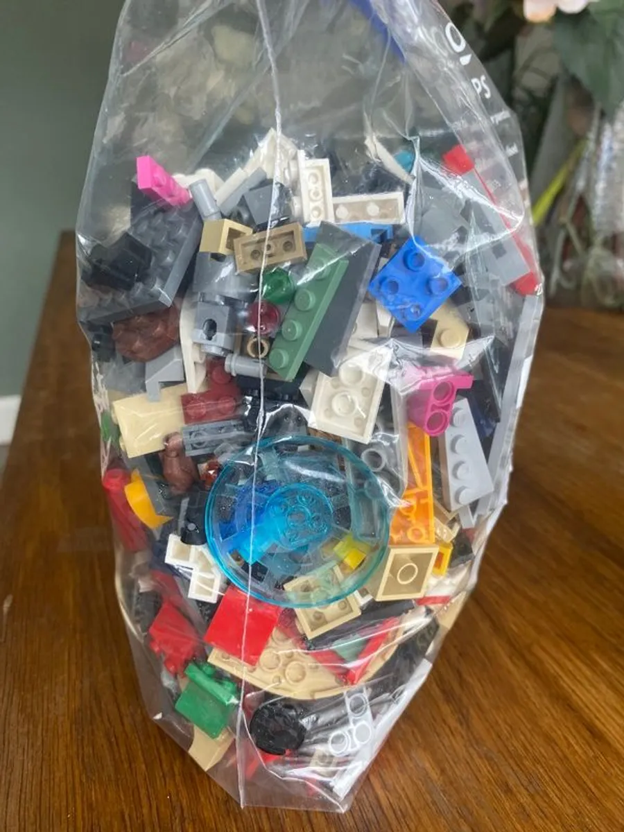 Bags of mixed lego blocks each bag is 1 kg - Image 1