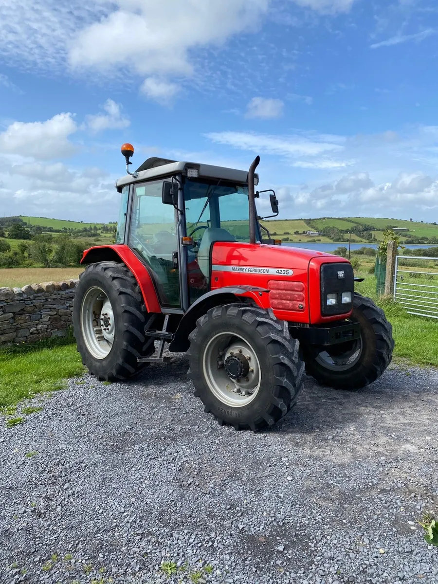 Massey Ferguson 4235 - Image 1