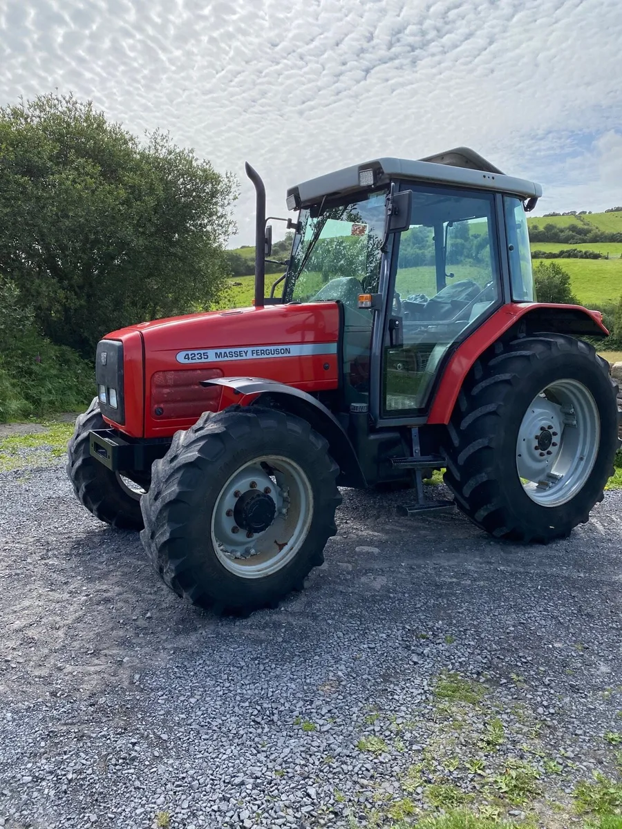 Massey Ferguson 4235 - Image 2
