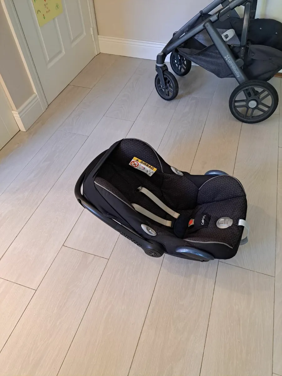 Uppababy vista buggy and travel system - Image 3
