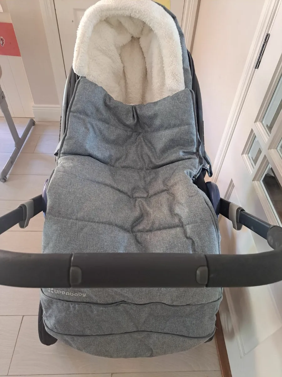 Uppababy vista buggy and travel system - Image 4
