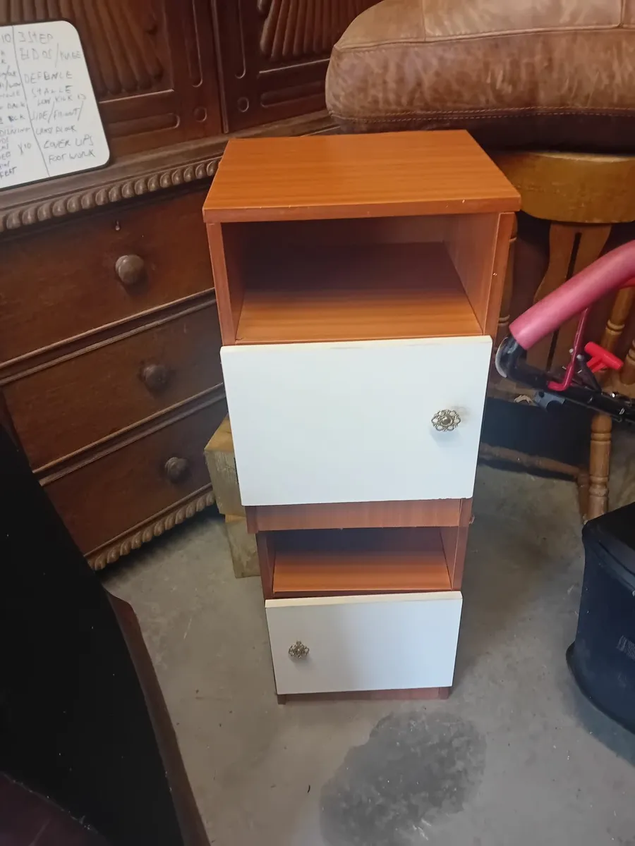 Bedside lockers