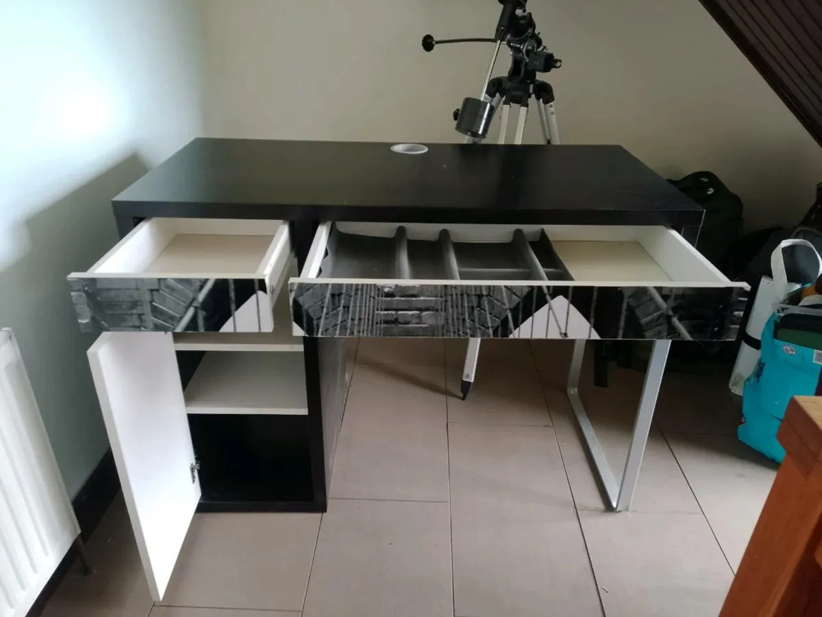 Desk - Image 1