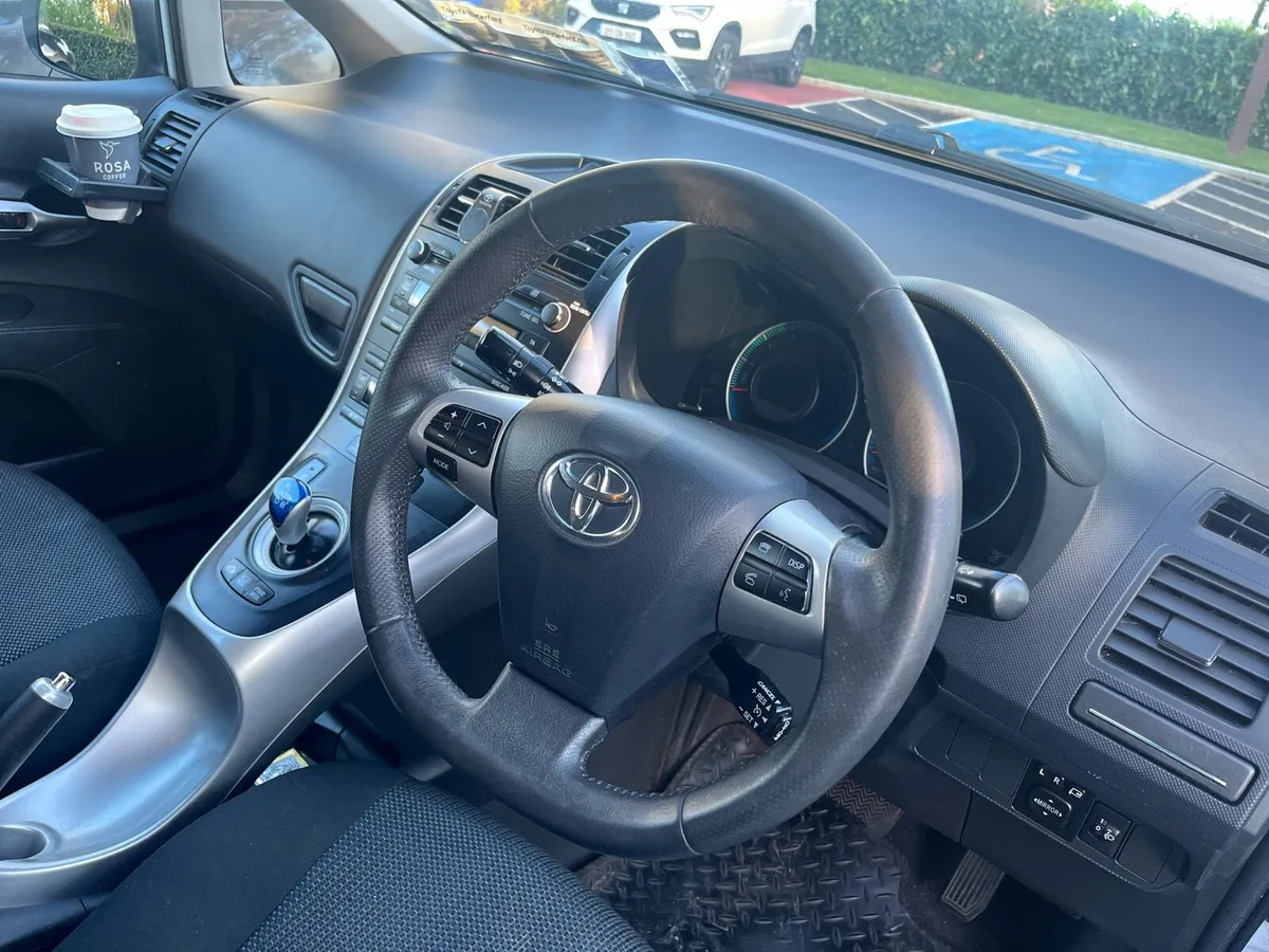 Toyota auris - Image 4
