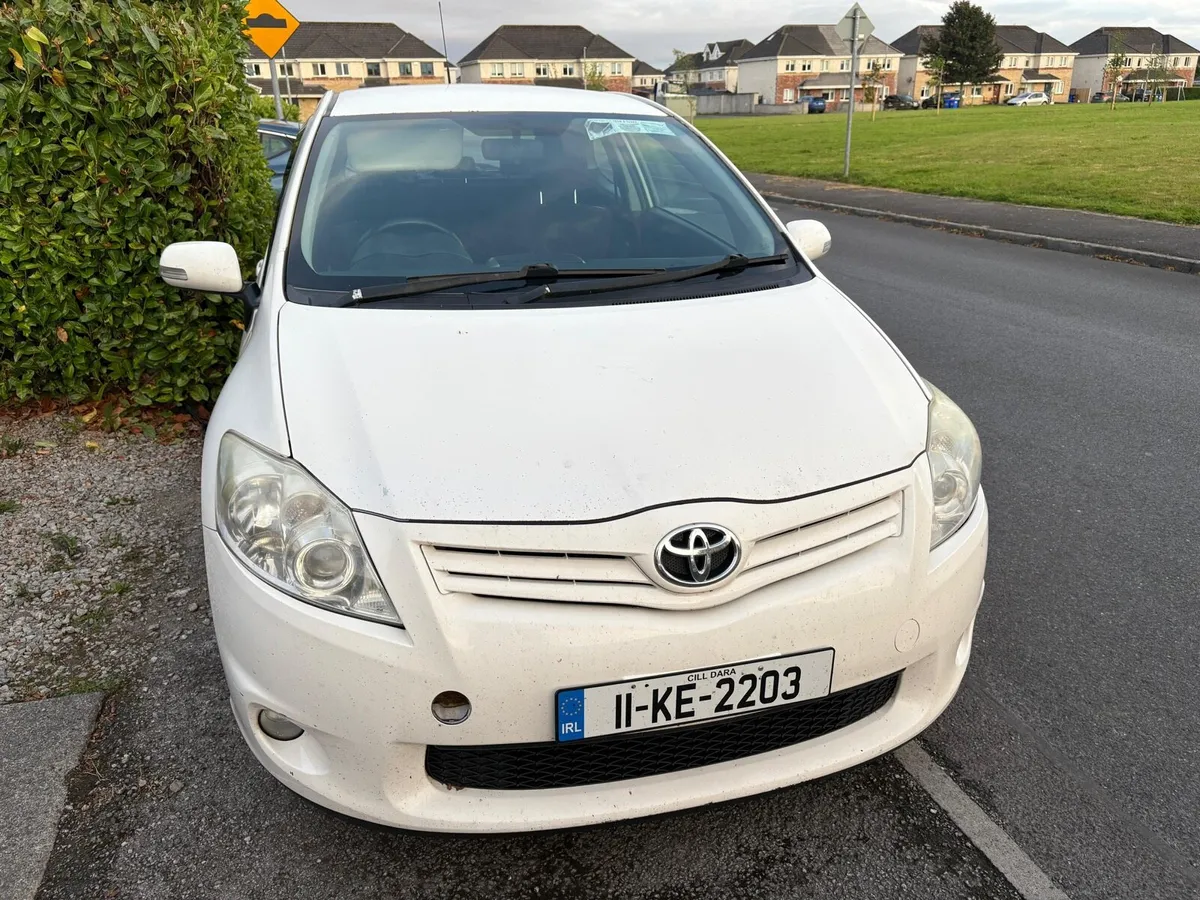 2011 Toyota Auris - Image 1
