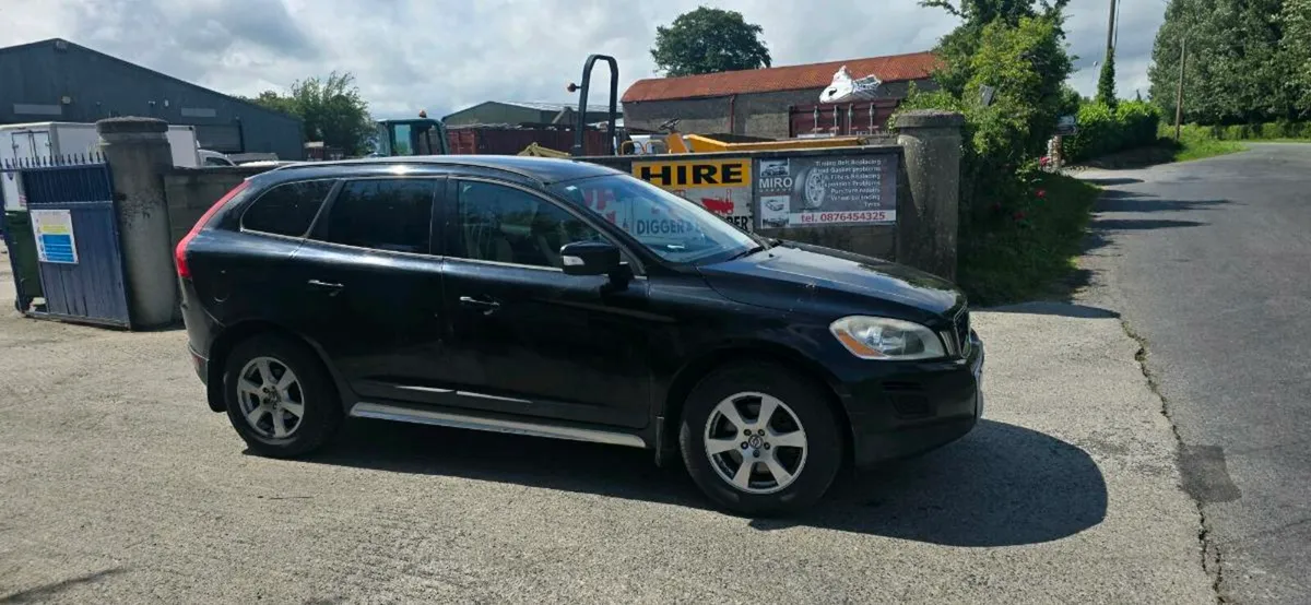 VOLVO XC60 2.0D SUV BLACK - Image 2