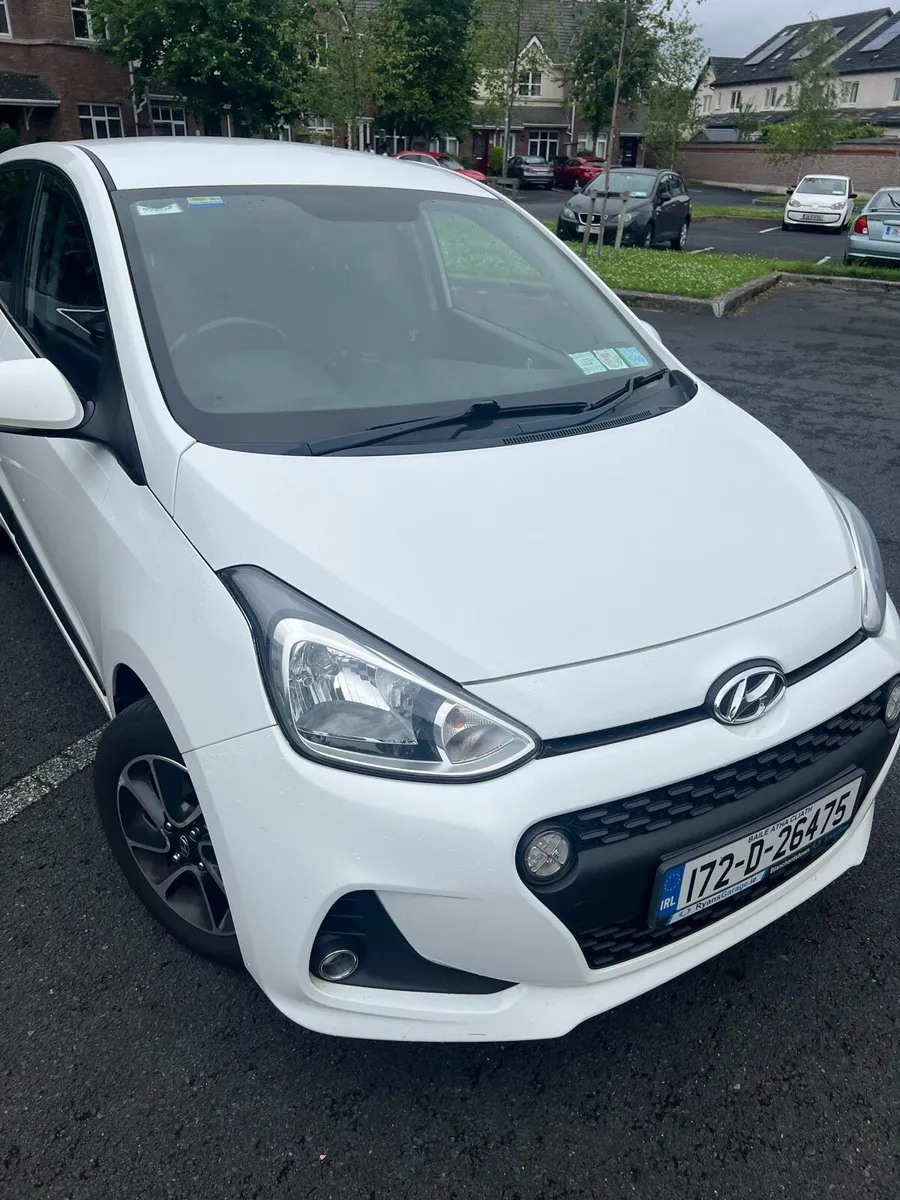 Hyundai i10 Premium - Image 2