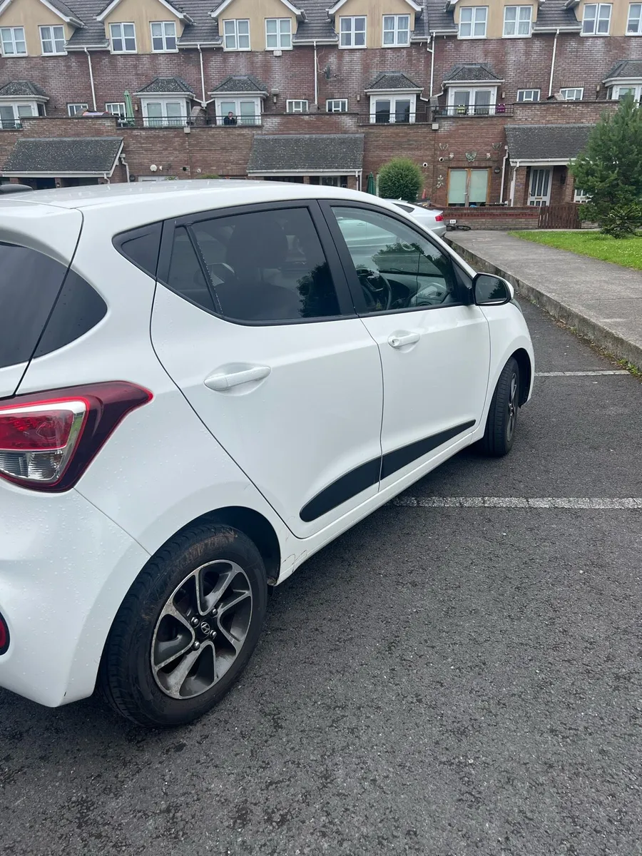 Hyundai i10 Premium - Image 4