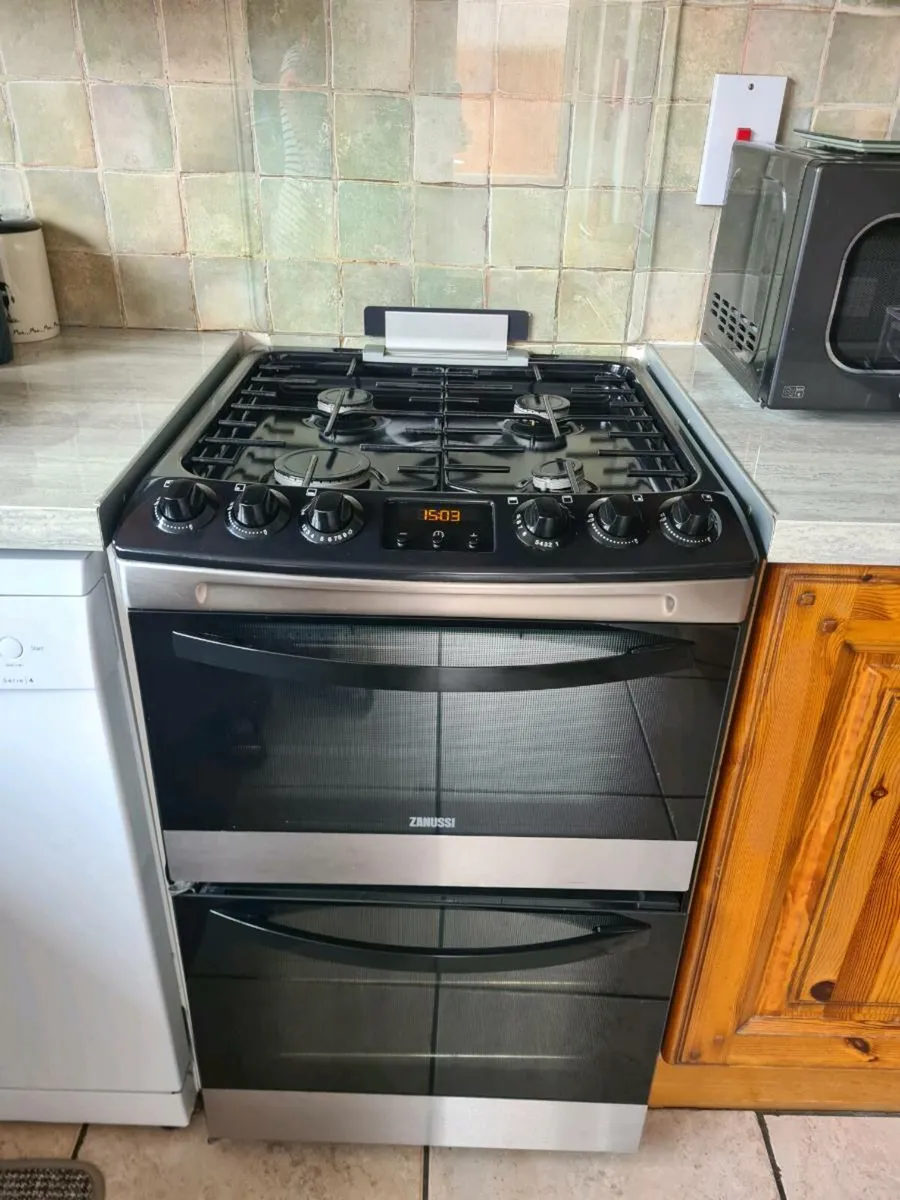 Gas cooker - Image 1