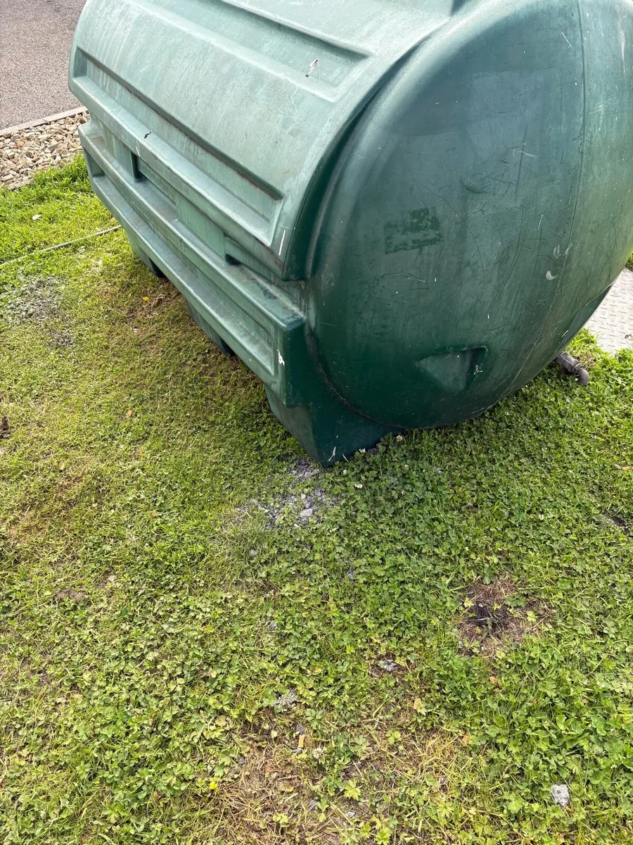 Oil tank