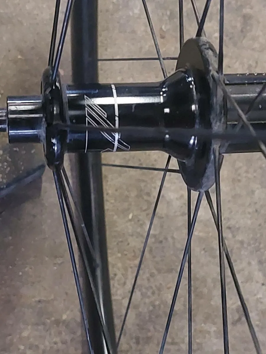 Giant SLR hubs - Image 1