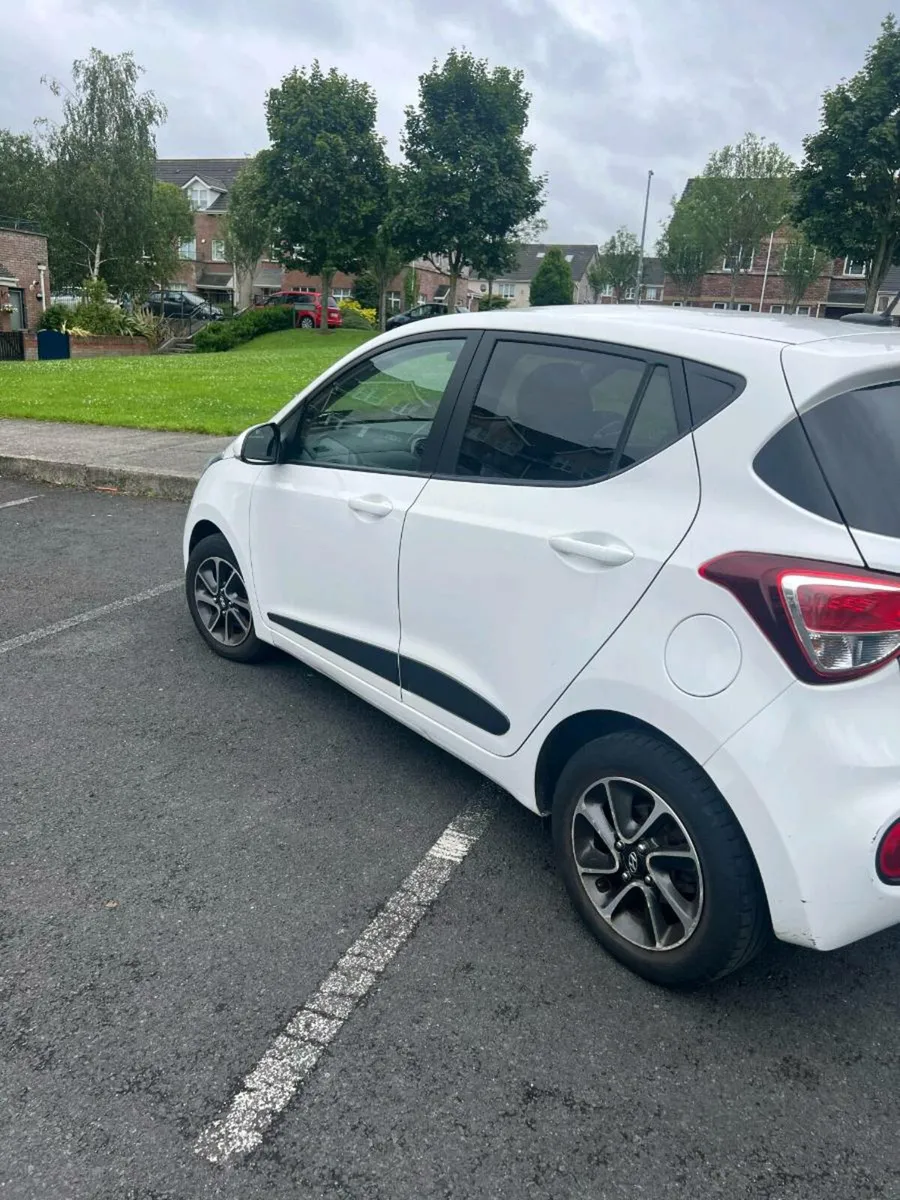 Hyundai i10 premium - Image 2