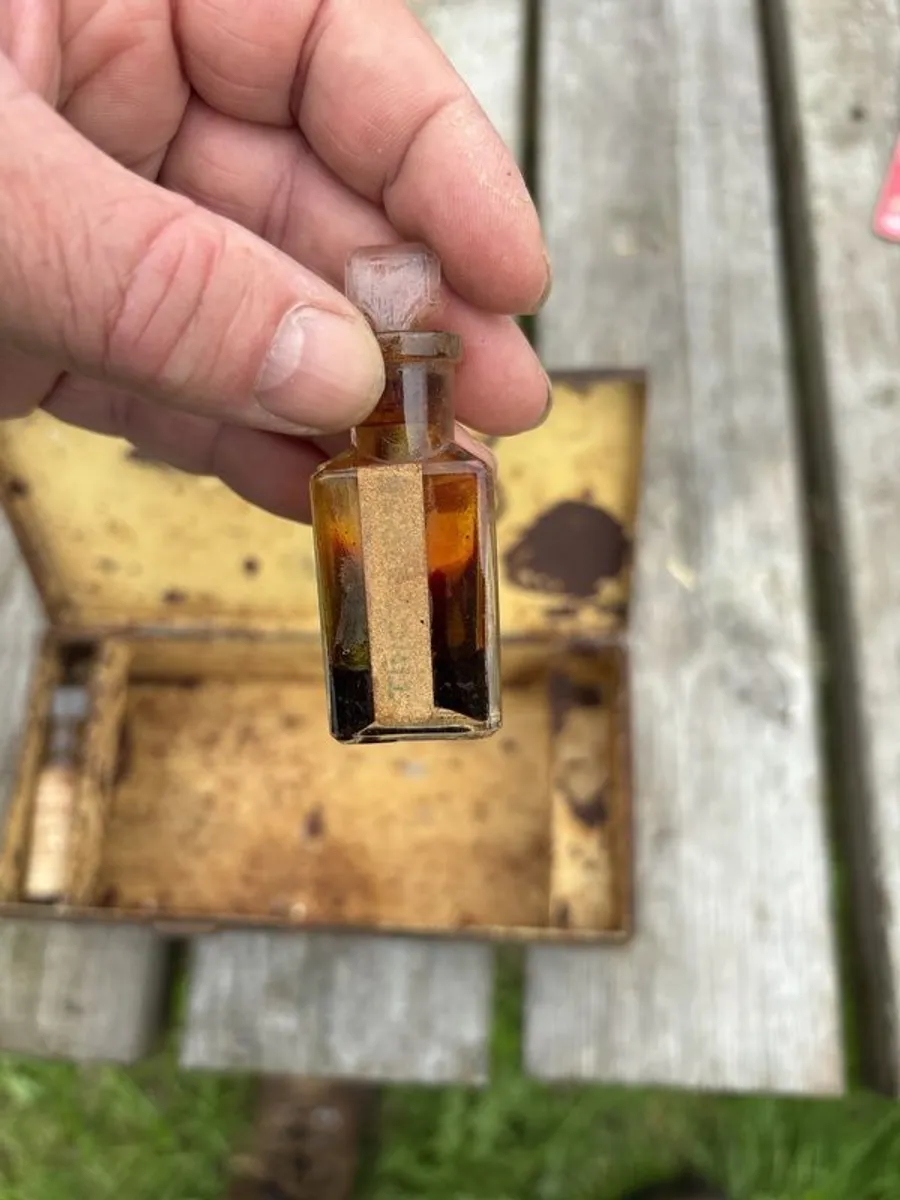 antique first aid box - Image 4