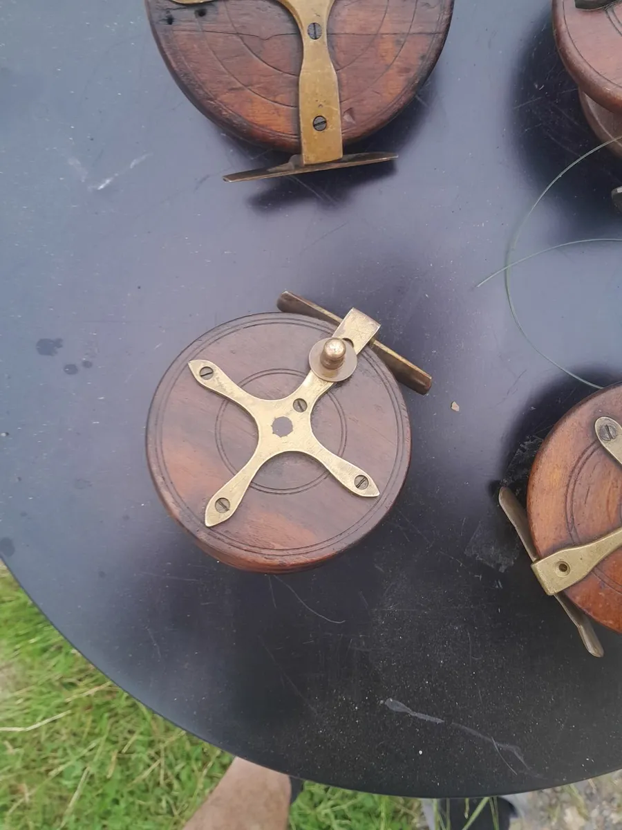 Four vintage wooden fishing rolls - Image 4