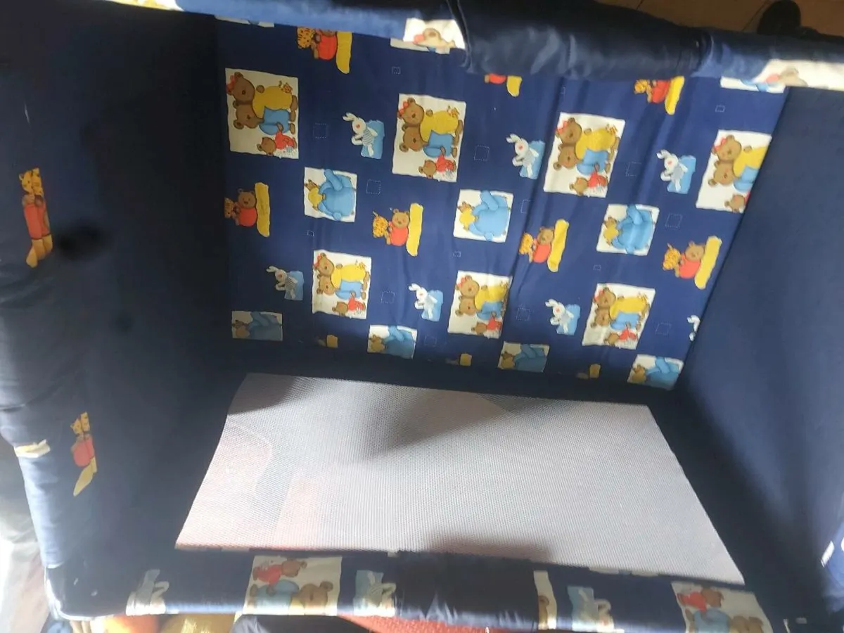 Travel cot - Image 2