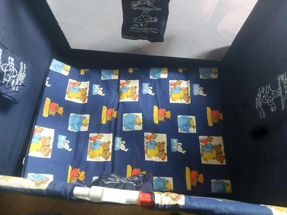 Travel cot - Image 4