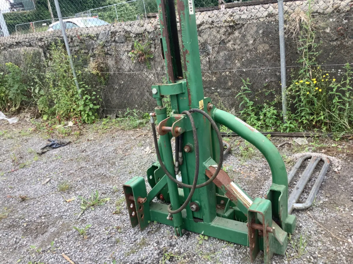 Cashels Bale stacker - Image 1