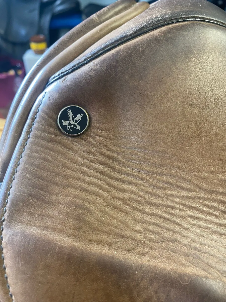 17” WIDE Falcon brown Leather saddle - Image 3