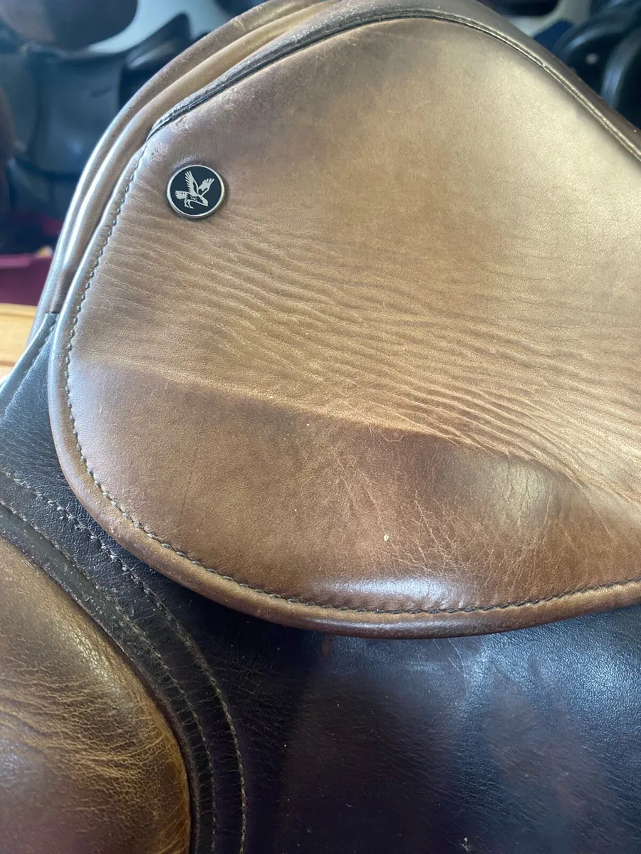 17” WIDE Falcon brown Leather saddle - Image 4