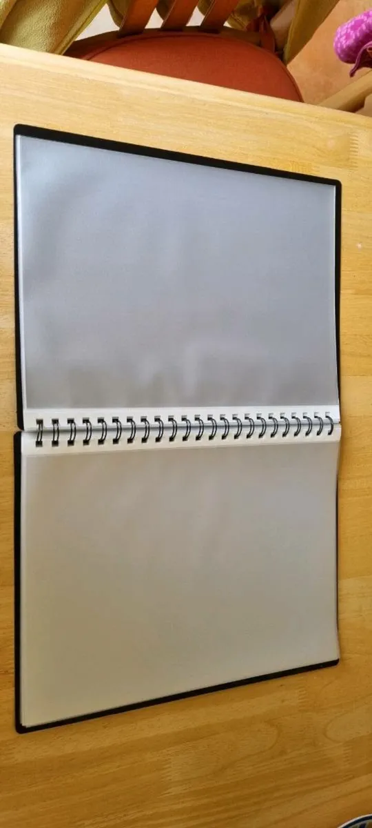 Folders with plastic sleeves - Image 4