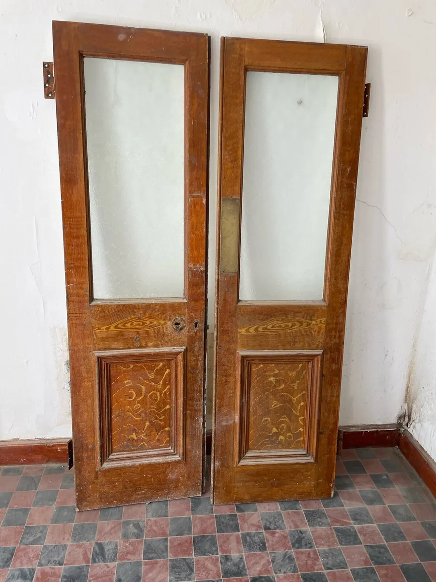 Double doors and frame - Image 4