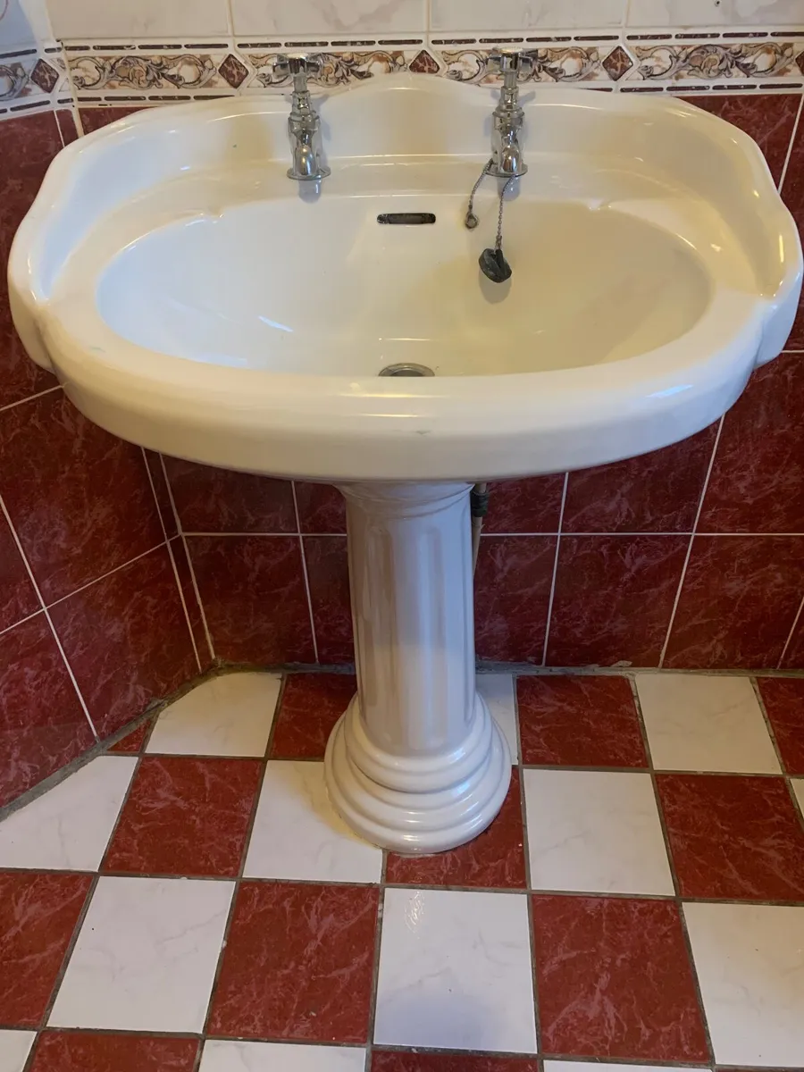 Bathroom Suite - Image 1