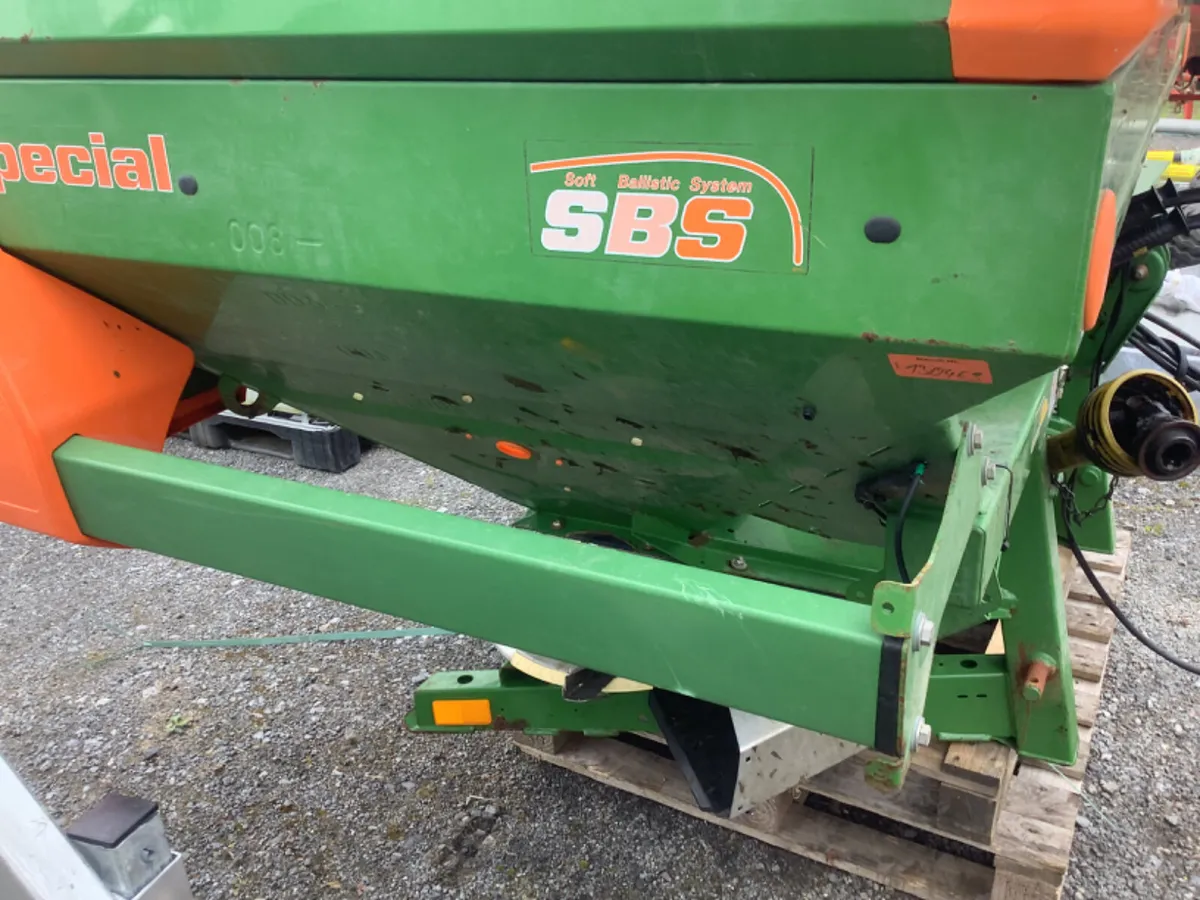 Amazone Zam 1.5 ton fertiliser spreader - Image 3