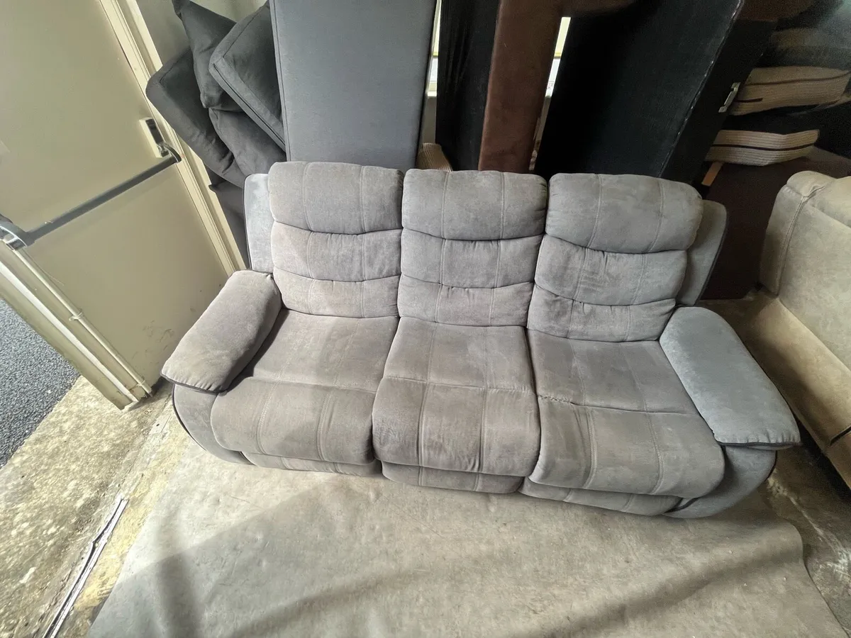 Grey 3 seater recliner sofa - Image 2