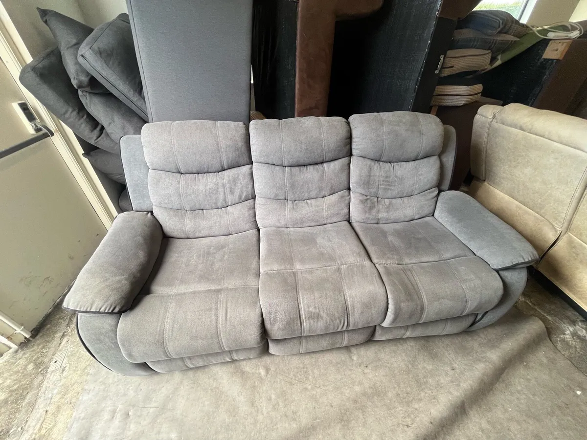 Grey 3 seater recliner sofa - Image 3