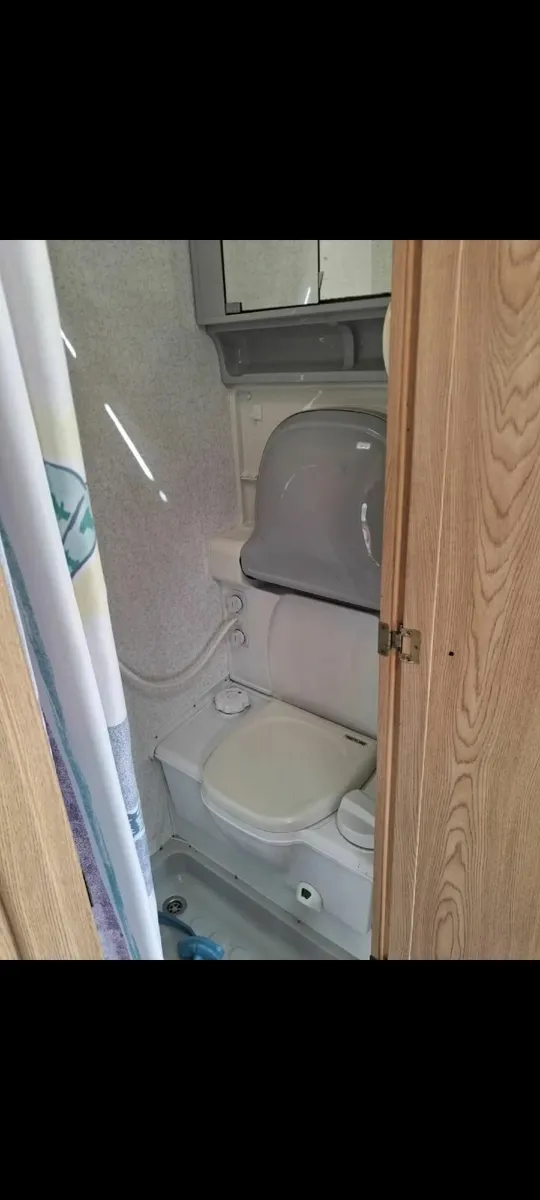 4 berth caravan - Image 4