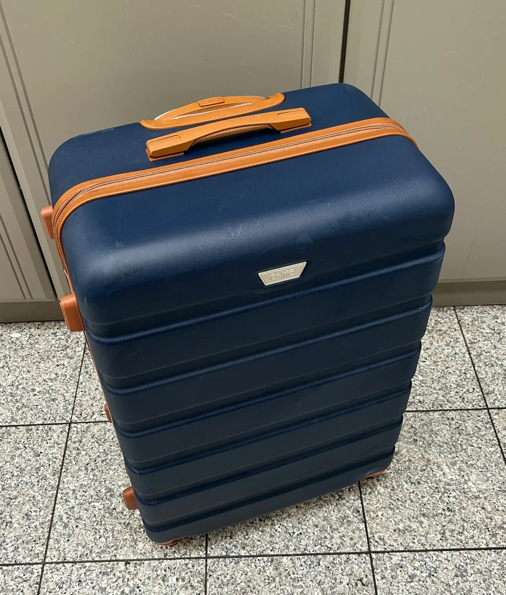 Nearly New Clean Large Suitcase  <2 month old - Image 1