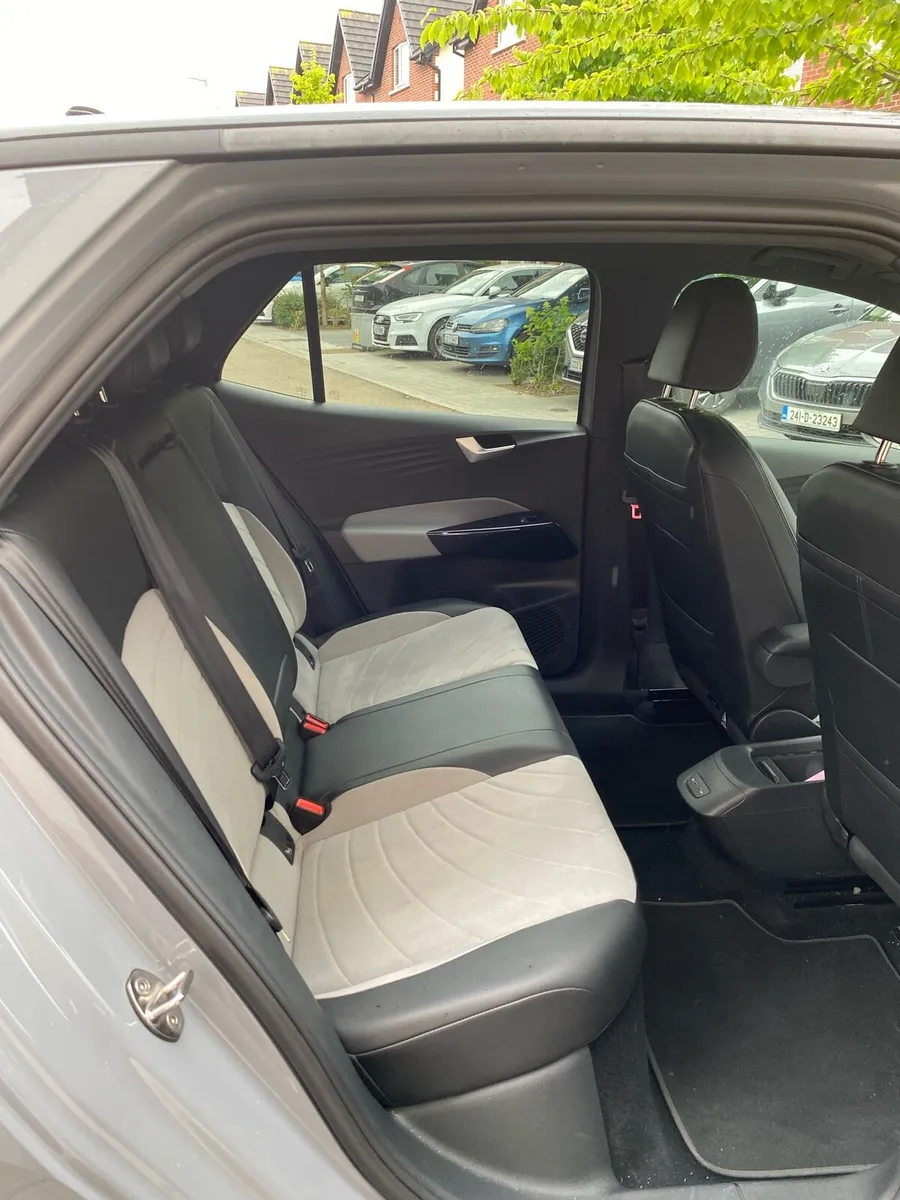 Car - Image 3