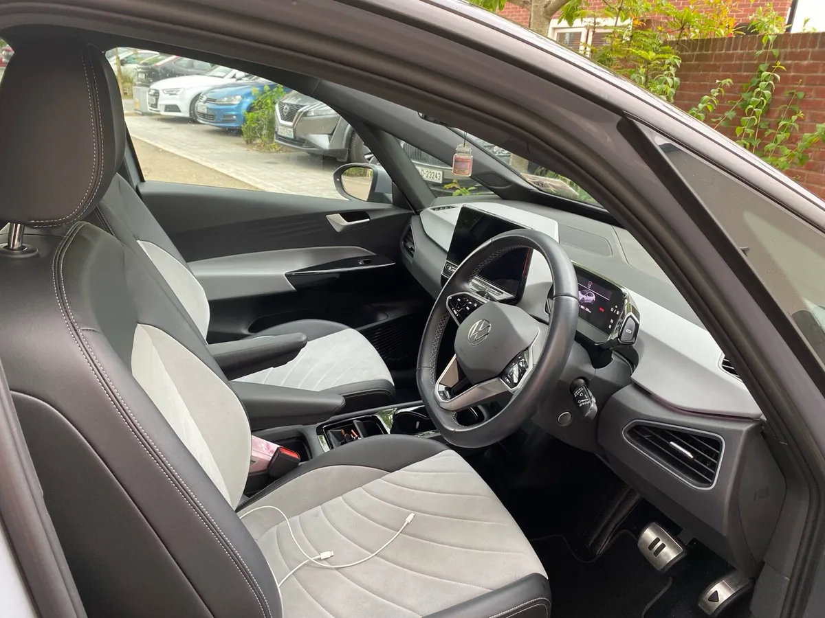 Car - Image 4
