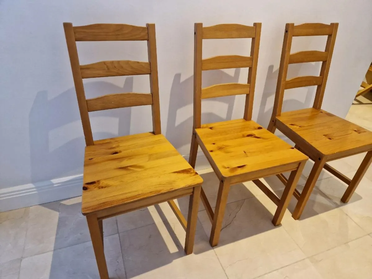 5 pine wood chair - Image 1