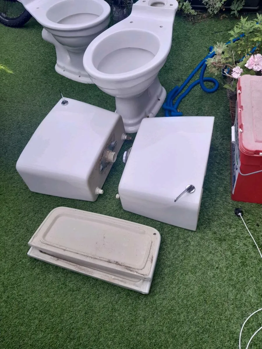2 toilets