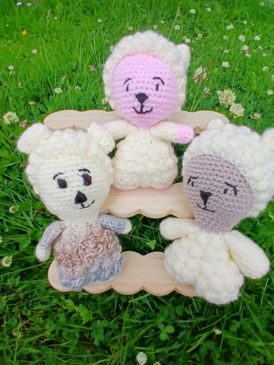 Crochet toys and baby clothes - Image 1